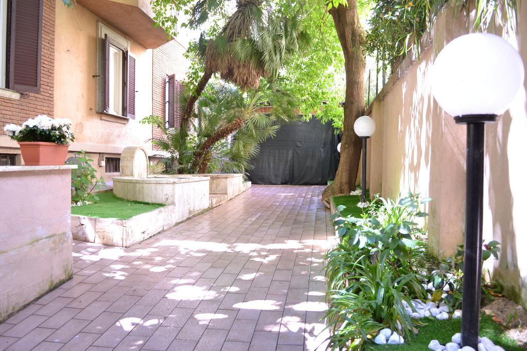 Tiburtina House Hotel Rome Bagian luar foto