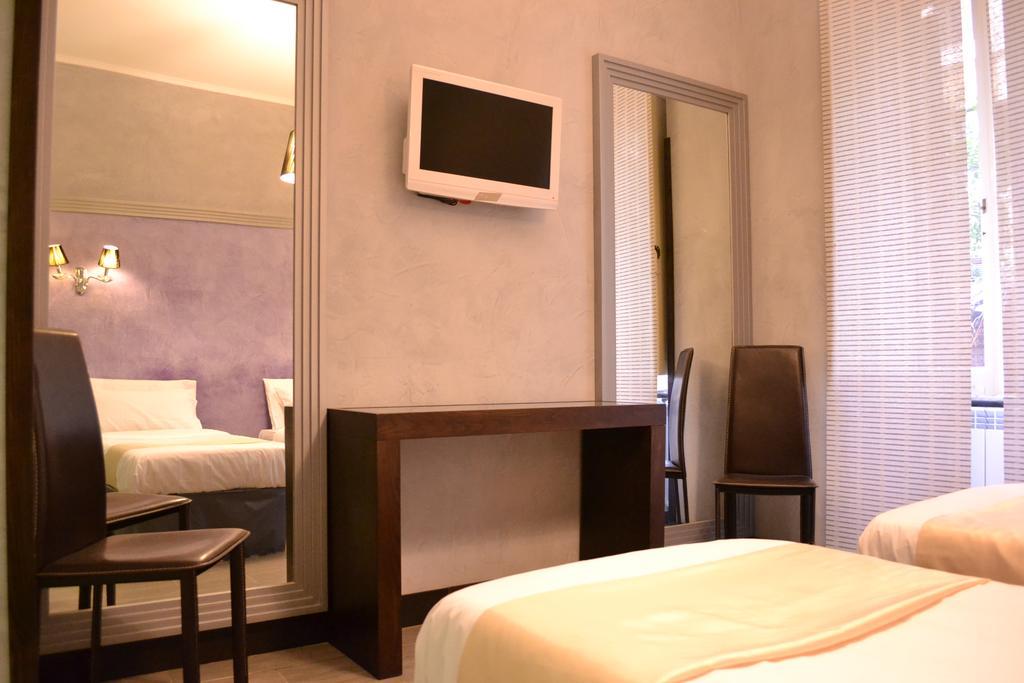 Tiburtina House Hotel Rome Bagian luar foto