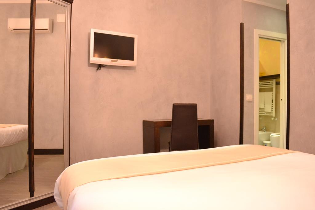 Tiburtina House Hotel Rome Bagian luar foto