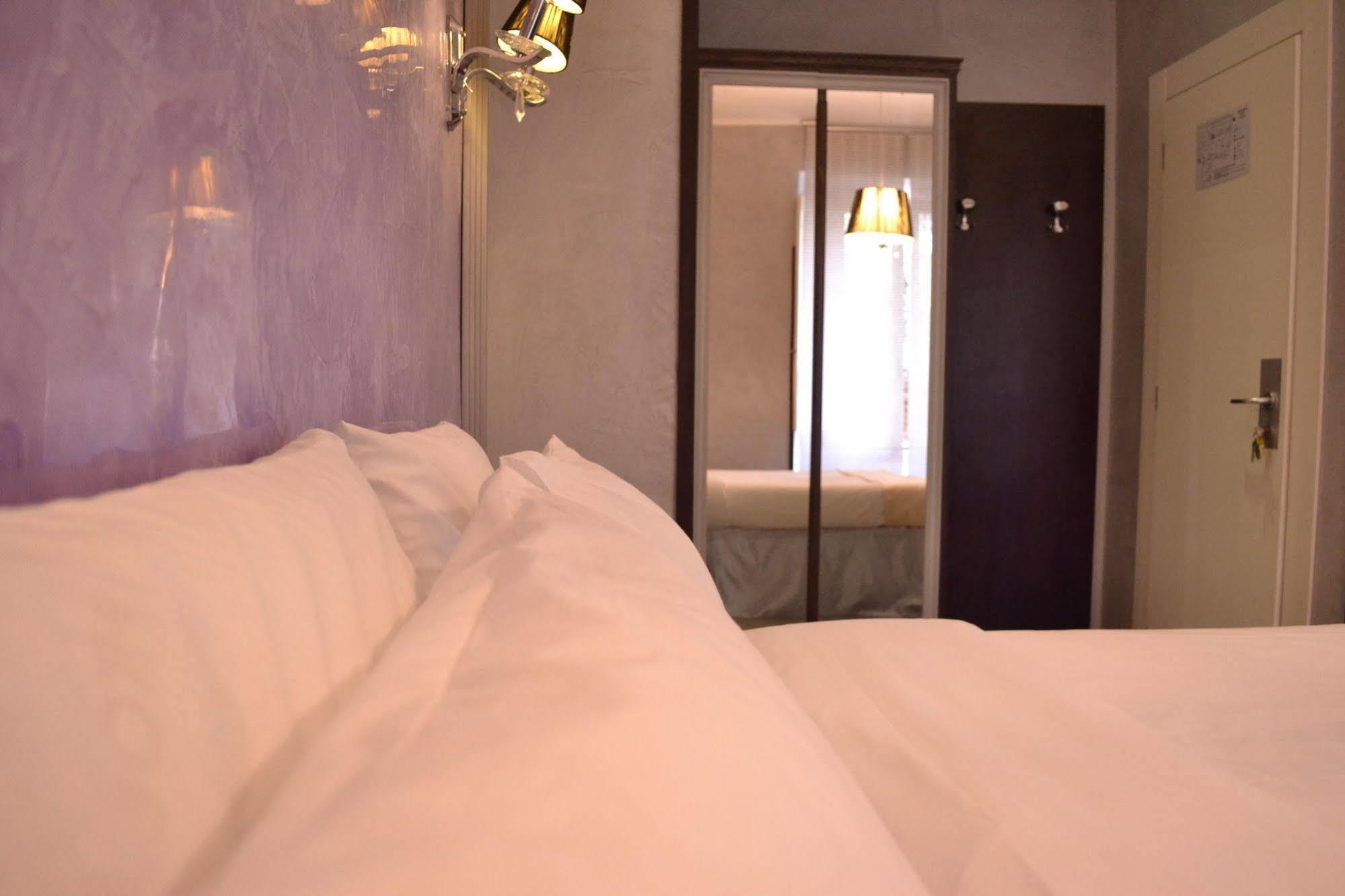 Tiburtina House Hotel Rome Bagian luar foto