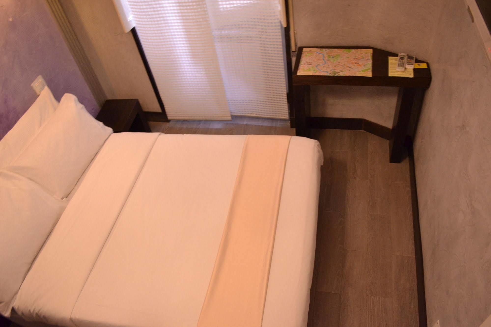 Tiburtina House Hotel Rome Bagian luar foto