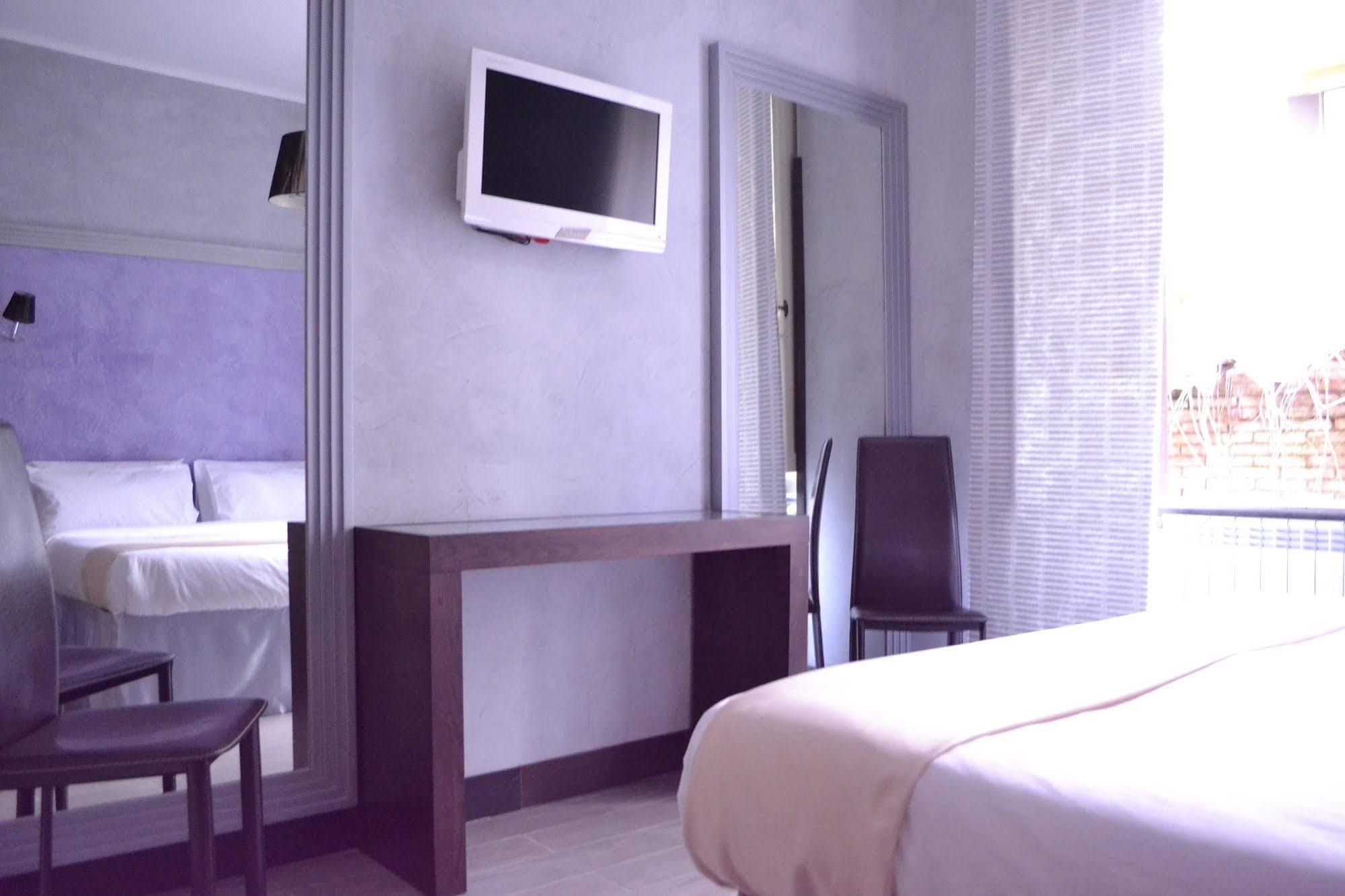 Tiburtina House Hotel Rome Bagian luar foto