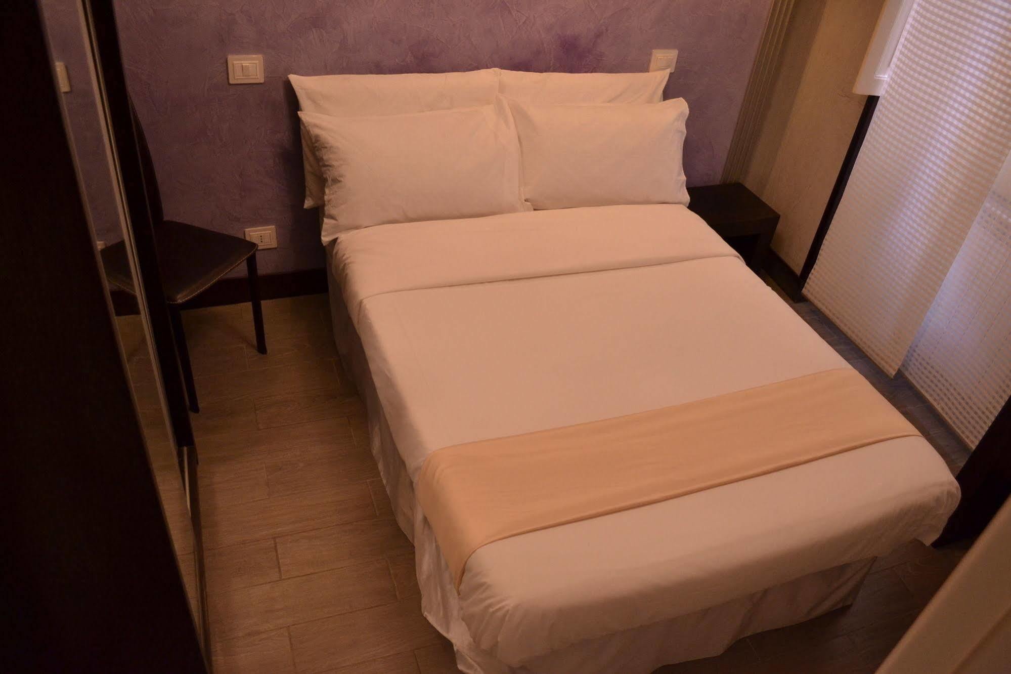 Tiburtina House Hotel Rome Bagian luar foto