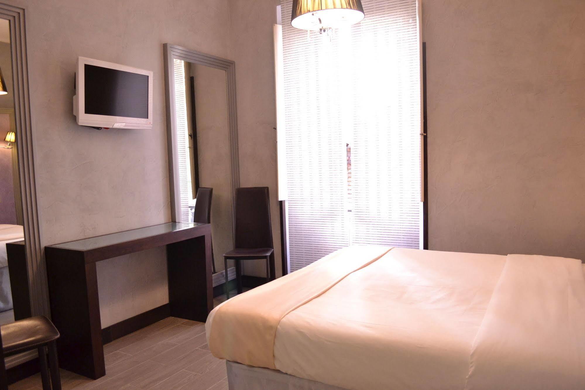 Tiburtina House Hotel Rome Bagian luar foto
