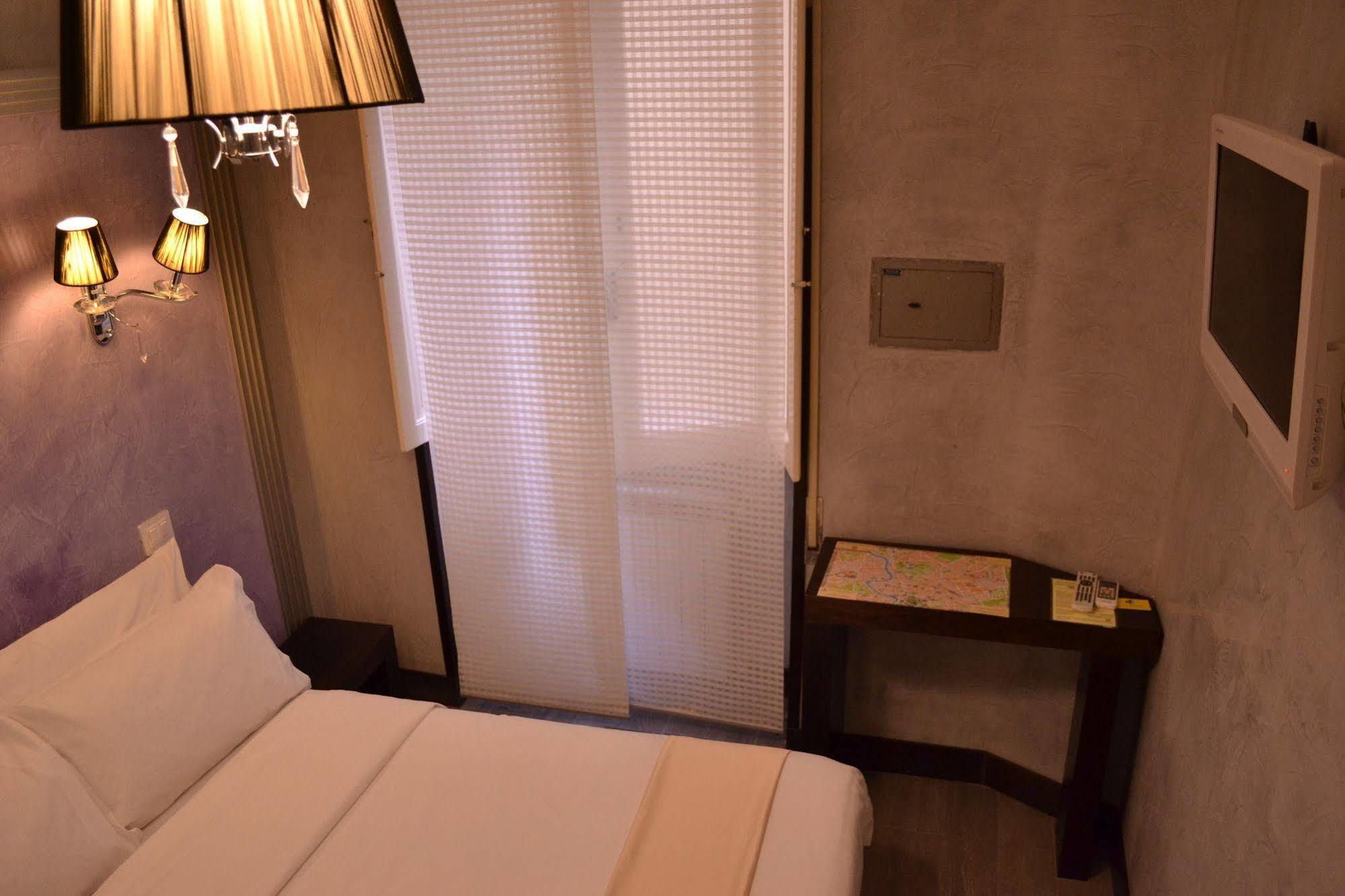 Tiburtina House Hotel Rome Bagian luar foto